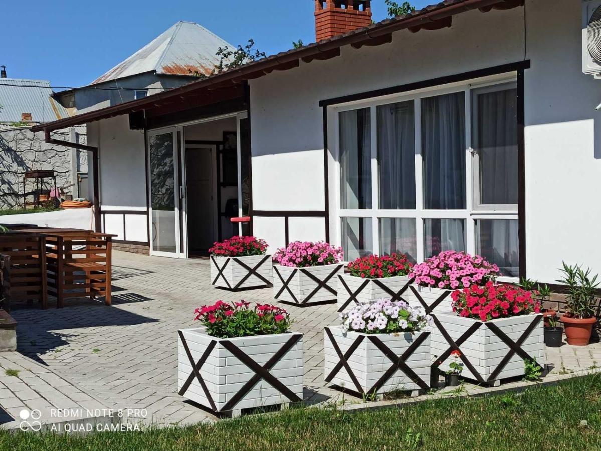 Экодом Hotel Bilhorod-Dnistrovsʼkyy Екстериор снимка